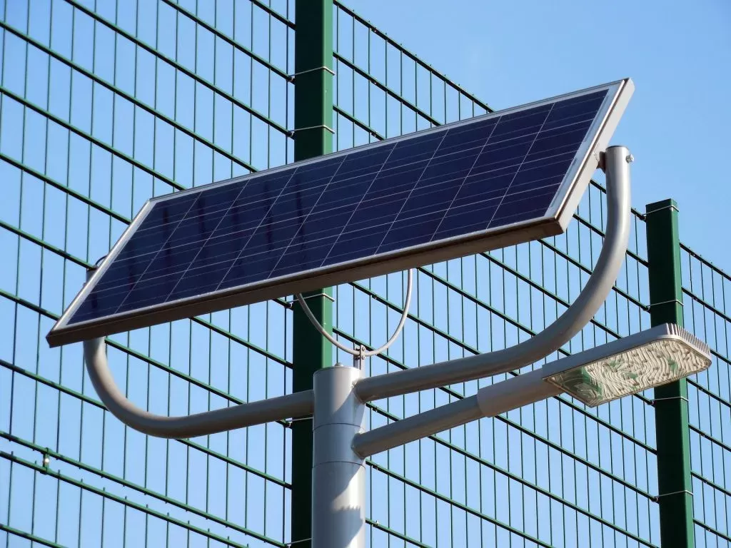 Bagaimana untuk memasang lampu jalan solar oleh seorang diri?