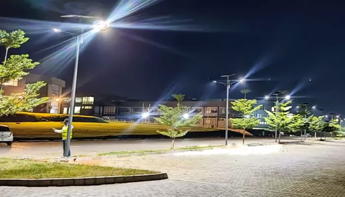 Lampu Jalan Solar Jenis Split: Pencahayaan Solar Fleksibel dan Berkuasa Tinggi